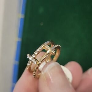 Cross Rhinestone Gold Tone Ring Size 5.5